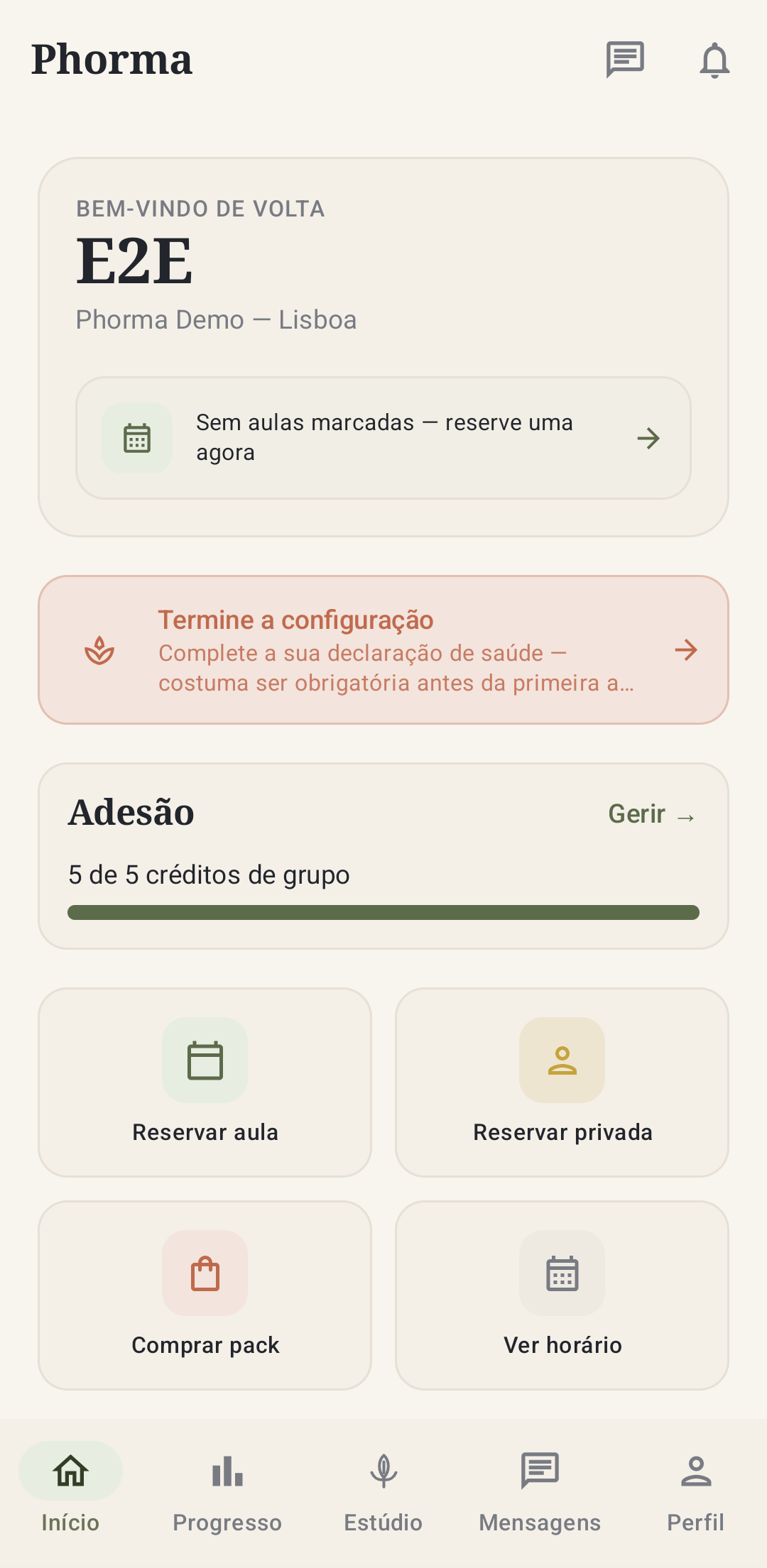 The Phorma member app in Portuguese: a warm welcome, plan credits, and one tap to book a class or a private.